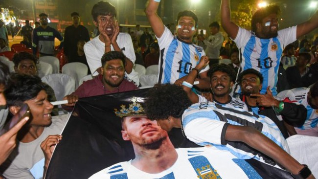 Khi tất cả cảm xúc đều bùng nổ: Hình ảnh cả thế giới dõi theo và ăn mừng trận chung kết World Cup “hay nhất lịch sử” - Ảnh 16.