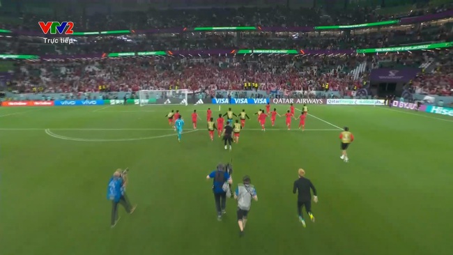 Video Khoảnh khắc Hàn Quốc nín thở chờ kết quả Uruguay vs Ghana - Ảnh 3.