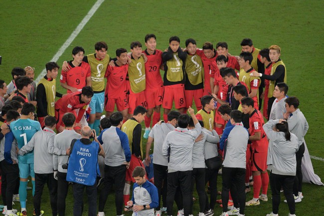 Chùm ảnh Hàn Quốc nín thở chờ trận Ghana vs Uruguay kết thúc - Ảnh 8.