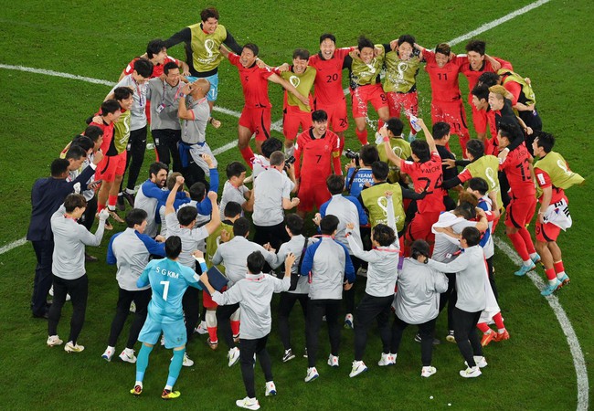 Chùm ảnh Hàn Quốc nín thở chờ trận Ghana vs Uruguay kết thúc - Ảnh 11.