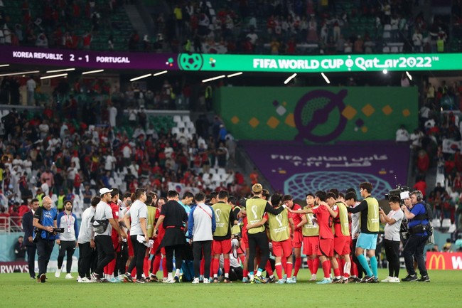 Chùm ảnh Hàn Quốc nín thở chờ trận Ghana vs Uruguay kết thúc - Ảnh 9.