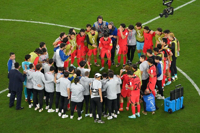 Chùm ảnh Hàn Quốc nín thở chờ trận Ghana vs Uruguay kết thúc - Ảnh 7.