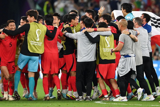 Chùm ảnh Hàn Quốc nín thở chờ trận Ghana vs Uruguay kết thúc - Ảnh 13.