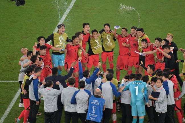Chùm ảnh Hàn Quốc nín thở chờ trận Ghana vs Uruguay kết thúc - Ảnh 10.
