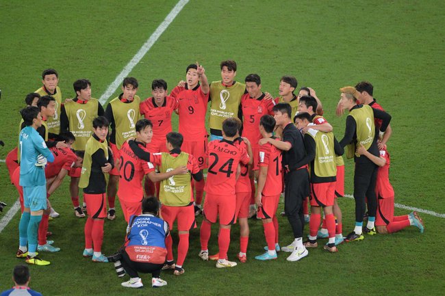 Chùm ảnh Hàn Quốc nín thở chờ trận Ghana vs Uruguay kết thúc - Ảnh 4.