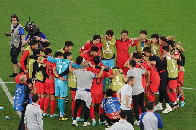 Chùm ảnh Hàn Quốc nín thở chờ trận Ghana vs Uruguay kết thúc - Ảnh 6.