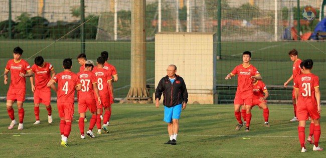 Đội tuyển Việt Nam lạc quan đòi lại ngai Vàng AFF Cup 2022 - Ảnh 1.