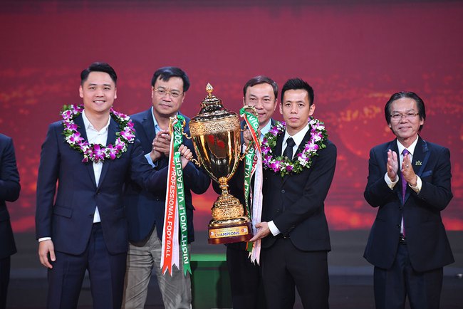 Văn Quyết trước cơ hội lần thứ 2 đoạt Quả bóng vàng Việt Nam - Ảnh 2.