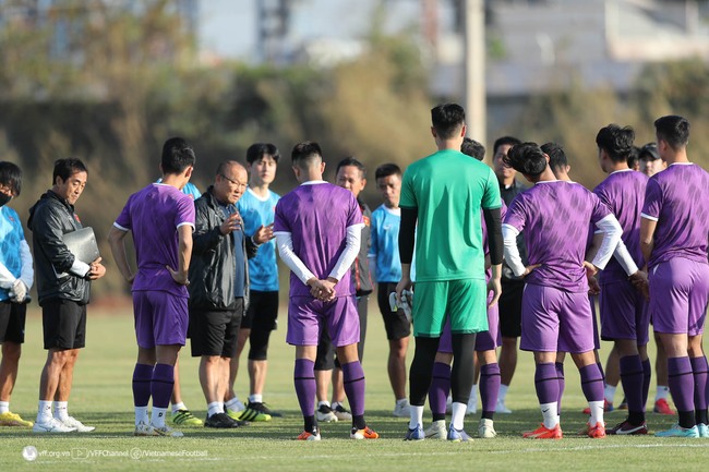 Tin nóng AFF Cup ngày 20/12: HLV Park Hang Seo đọc vị tuyển Lào, Văn Đức cần cho mặt trận tấn công - Ảnh 1.