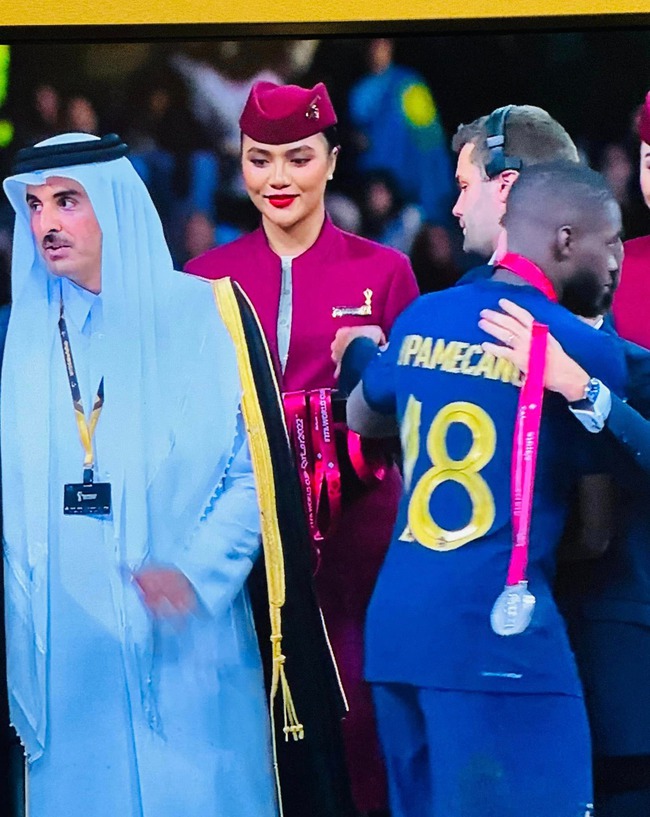 Nữ tiếp viên hàng không người Việt xuất hiện tại lễ trao giải World Cup: Mbappé khiêm tốn, Messi như toả hào quang - Ảnh 1.