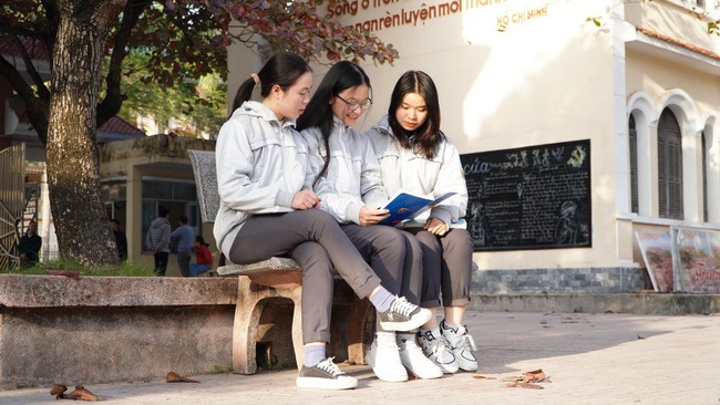 Quỹ học bổng LHP Talents hỗ trợ nhiều học sinh có hoàn cảnh khó khăn - Ảnh 1.