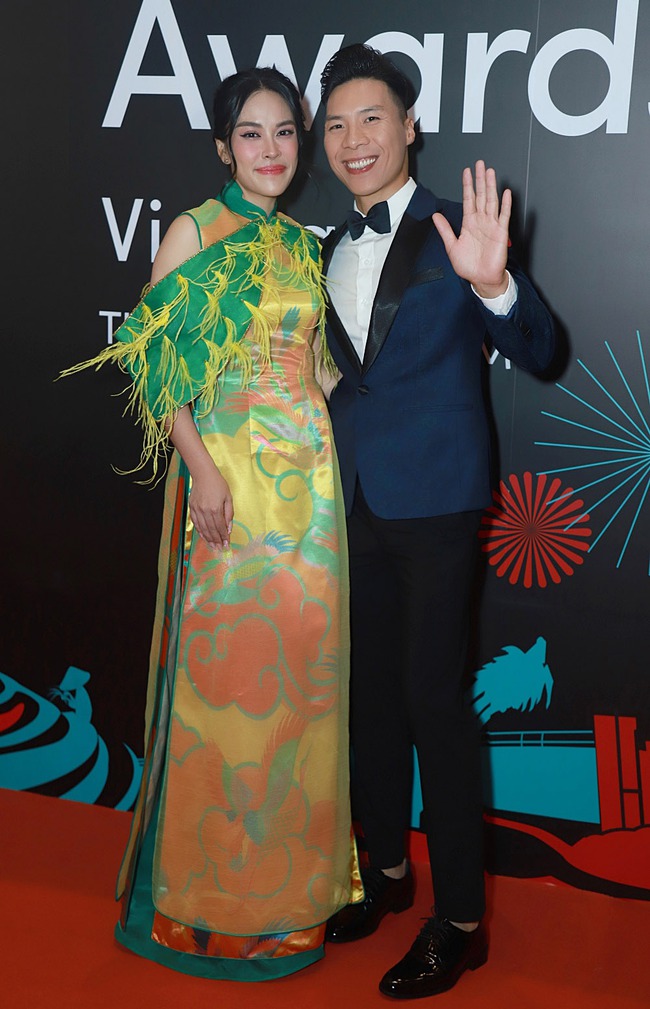  Hoa hậu Thùy Tiên khoe vóc dáng nóng bỏng đọ sắc cùng Angela Phương Trinh trên thảm đỏ - Ảnh 24.