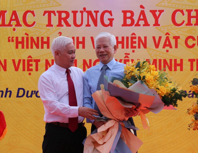 Trưng bày hơn 3.000 hình ảnh, hiện vật quý của nguyên Chủ tịch nước Nguyễn Minh Triết tặng Bảo tàng tỉnh Bình Dương - Ảnh 1.