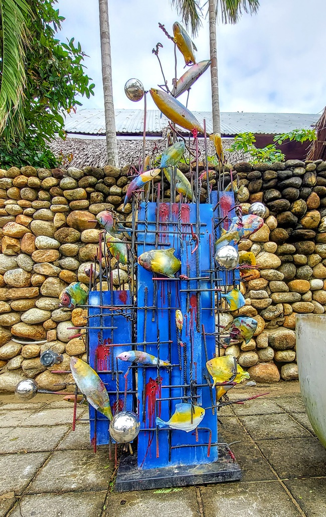 Festival nghệ thuật sắp đặt môi trường biển: Thông điệp ấn tượng từ rác thải - Ảnh 1.