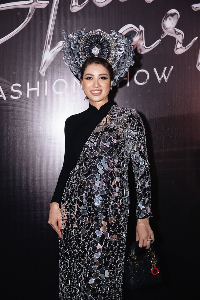 Sự kiện quy tụ nửa làng giải trí của Khánh Vân - Hoa hậu diện áo dài đẹp nhất Miss Universe Vietnam - Ảnh 8.