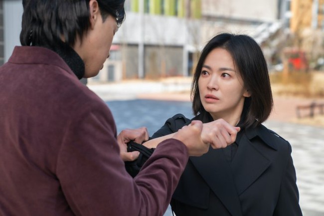 The Glory hứa hẹn thành bom tấn 18+: Song Hye Kyo có màn lột xác ngoạn mục nhất sự nghiệp, cảnh nóng và bạo lực nặng đô - Ảnh 4.
