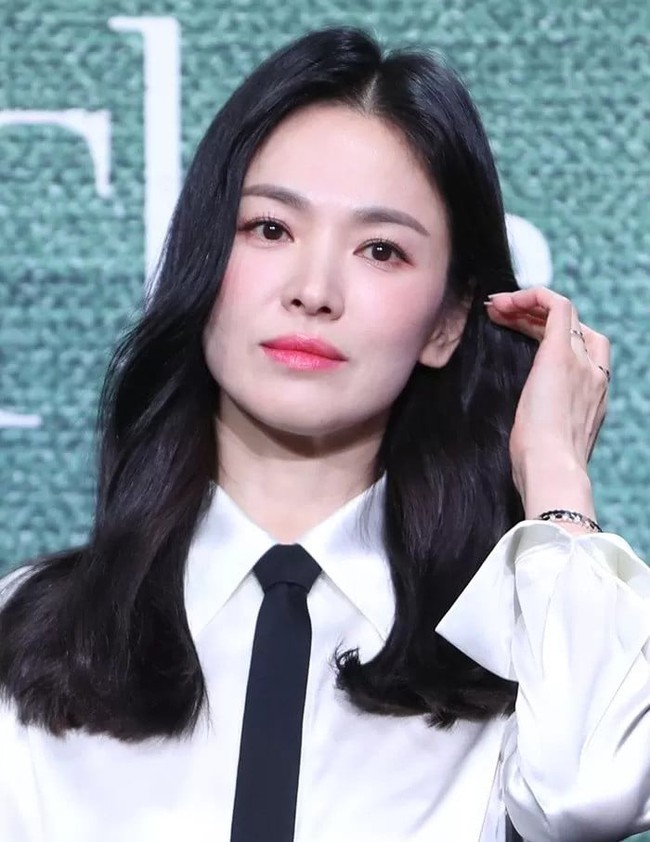 Trong mắt netizen, Song Hye Kyo bắt đầu lộ dấu hiệu lão hóa - Ảnh 1.
