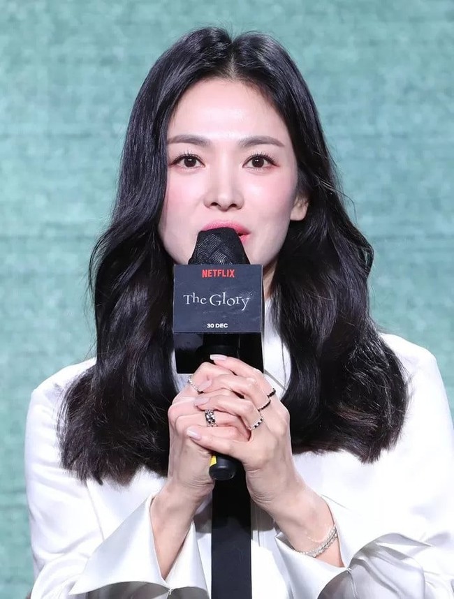 Trong mắt netizen, Song Hye Kyo bắt đầu lộ dấu hiệu lão hóa - Ảnh 2.