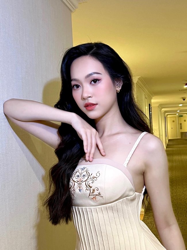 Nhan sắc đời thường của Top 3 Hoa hậu Việt Nam: Á hậu 2 gợi cảm, khác biệt với Hoa Hậu và Á hậu 1 - Ảnh 6.