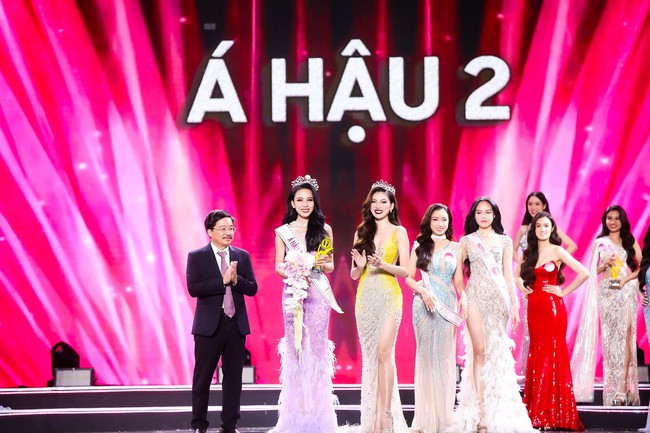 Trọn vẹn cảm xúc của Huỳnh Thị Thu Thủy và 2 Á hậu khi đăng quang Hoa hậu Việt Nam 2022 - Ảnh 10.