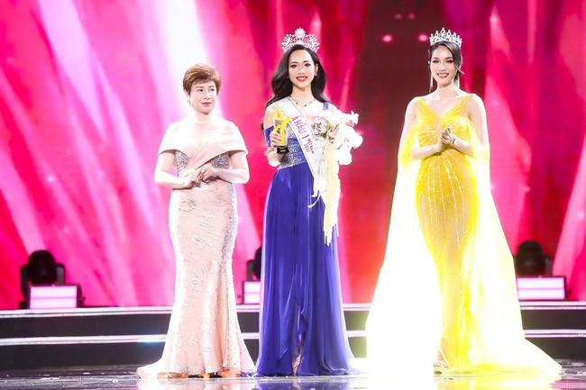Trọn vẹn cảm xúc của Huỳnh Thị Thu Thủy và 2 Á hậu khi đăng quang Hoa hậu Việt Nam 2022 - Ảnh 8.