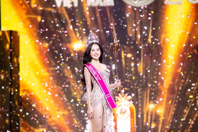 Trọn vẹn cảm xúc của Huỳnh Thị Thanh Thủy và 2 Á hậu khi đăng quang Hoa hậu Việt Nam 2022 - Ảnh 8.