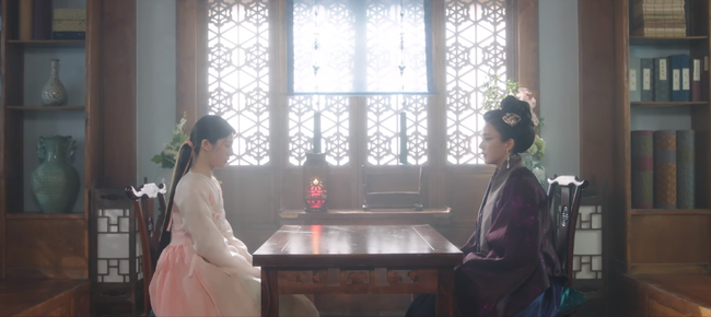 'Hoàn hồn 2' tập 5: Vừa mới có 'cảnh giường chiếu', Lee Jae Wook và Go Yoon Jung đã chính thức nhận ra nhau? - Ảnh 4.