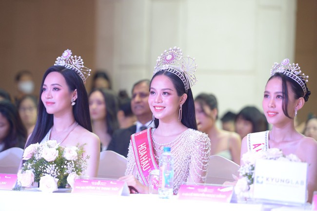 Tân Hoa hậu Huỳnh Thị Thanh Thuỷ sẽ chờ 1 năm để đi thi quốc tế - Ảnh 1.