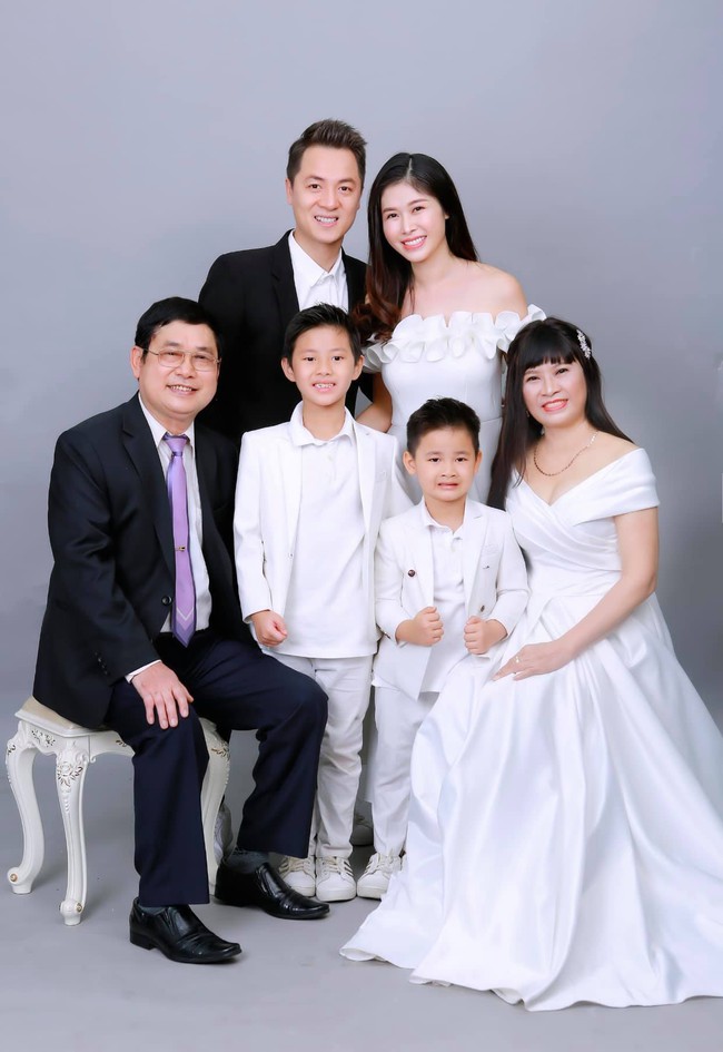 Dàn sao Việt chia buồn khi bố vợ ca sĩ Đăng Khôi qua đời  - Ảnh 2.
