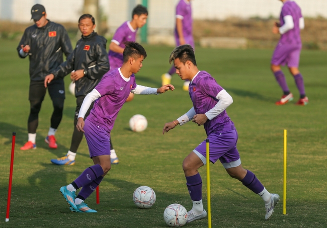 Trung vệ Việt Nam thích mặt cỏ sân tập hơn sân Mỹ Đình - Ảnh 1.