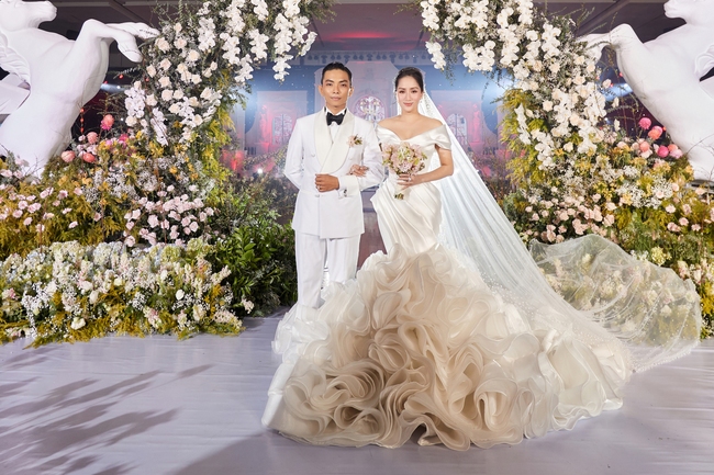 Dòng chia sẻ của Khánh Thi sau đám cưới khiến công chúng hoang mang  - Ảnh 2.