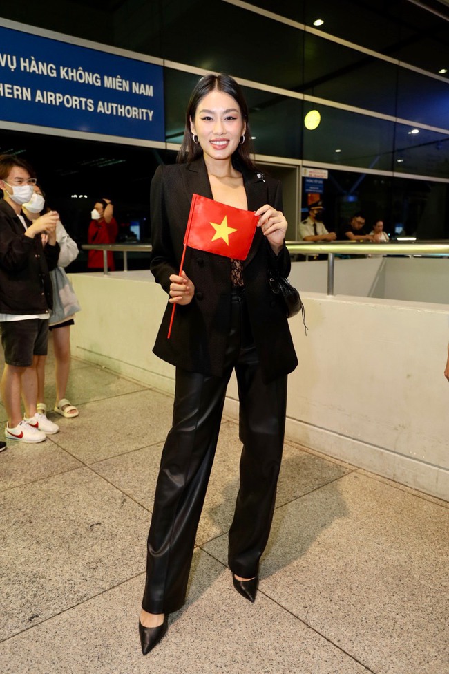 Ngọc Châu lên đường thi Miss Universe: Cả dàn Hoa - Á hậu ra tiễn, Thảo Nhi Lê tuyên bố làm 'nhà tài trợ vĩnh viễn' - Ảnh 11.