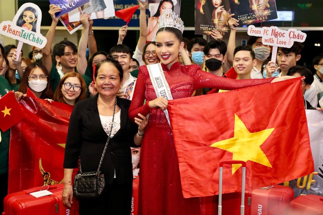 Ngọc Châu lên đường thi Miss Universe: Cả dàn Hoa - Á hậu ra tiễn, Thảo Nhi Lê tuyên bố làm 'nhà tài trợ vĩnh viễn' - Ảnh 5.