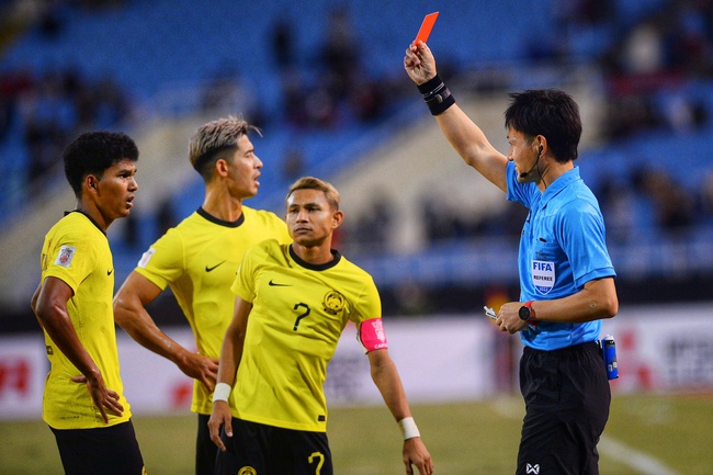 Ông Sato xử lí theo đúng luật FIFA trong tình huống thổi phạt đền cầu thủ Malaysia