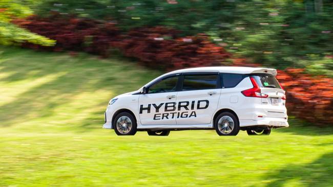 Suzuki Ertiga hybrid giảm giá còn 495 triệu: Rẻ và ăn ít xăng nhất phân khúc, cố cạnh tranh Xpander - Ảnh 4.