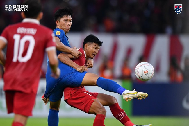 Kết quả bóng đá Indonesia 1-1 Thái Lan: Chơi thiếu người, Thái Lan vẫn cầm hòa Indonesia - Ảnh 1.