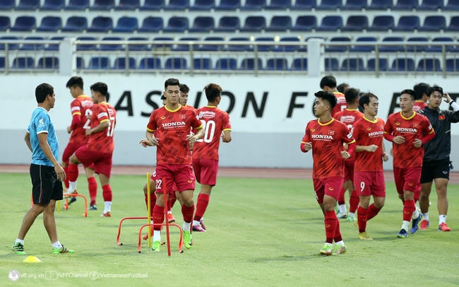 AFF Cup 2022: Tiến Dũng và Thành Chung vẫn tập riêng - Ảnh 1.