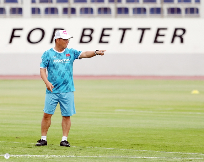 AFF Cup 2022: Tiến Dũng và Thành Chung vẫn tập riêng - Ảnh 2.