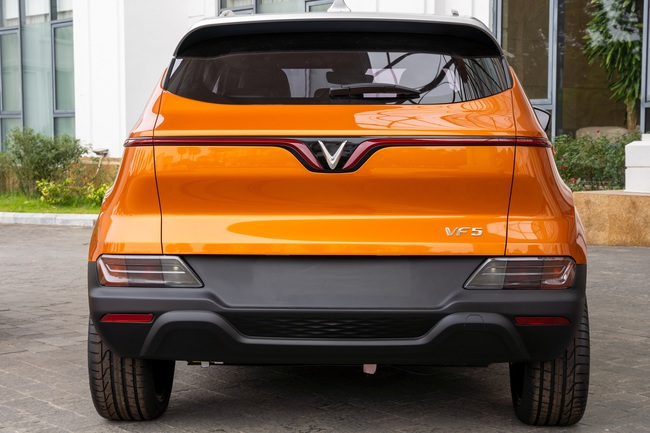 VinFast công bố giá xe VF 5 PLus, nhận đặt cọc từ ngày 10/12/2022 - Ảnh 4.