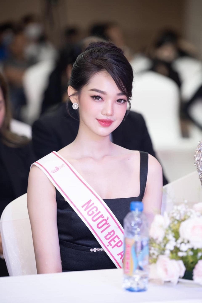 Dân tình đào lại màn ứng xử “đi vào lòng đất” của Bé Quyên, hiểu ngay lý do vì sao trượt Top 5 Hoa hậu Việt Nam 2022 - Ảnh 1.