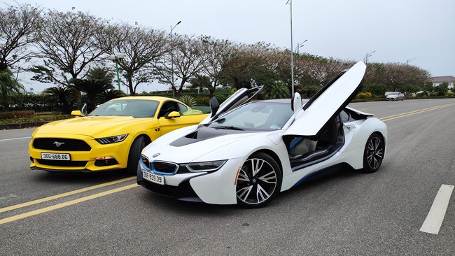 Dân chơi Hà Nội bán cặp Ford Mustang và BMW i8 cùng đời biển 'khủng' giá 5,9 tỷ đồng - Ảnh 2.