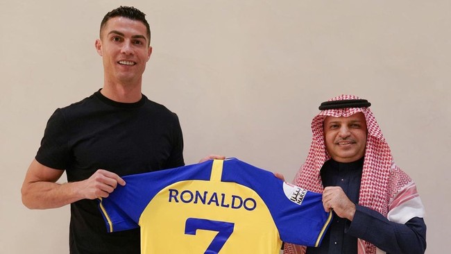 Ronaldo chính thức sang Ả rập chơi bóng