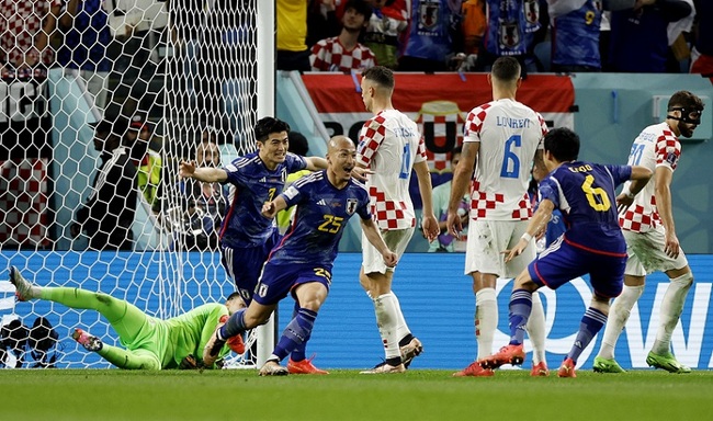 Đội tuyển Nhật Bản phối hợp đá phạt cực dị ở World Cup 2022 - Ảnh 3.