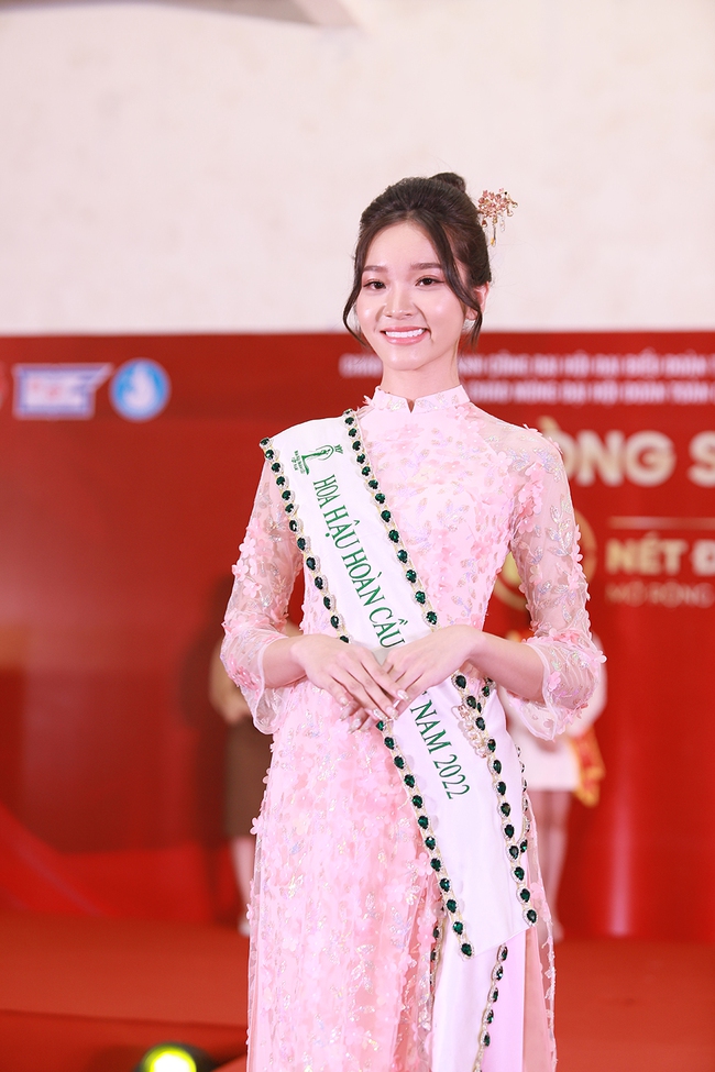 Hoa hậu Phạm Kim Ngân làm giám khảo cuộc thi Nét đẹp Sư phạm 2022 - Ảnh 2.