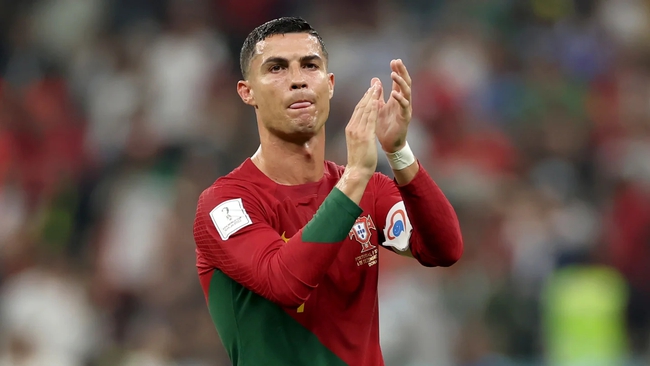 Ronaldo phủ nhận tin đồn khoác áo CLB Al-Nassr