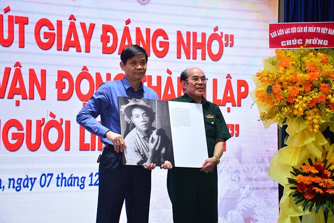 TS Nguyễn Minh Vỹ ra mắt sách ảnh ‘Phút giây đáng nhớ’ - Ảnh 2.