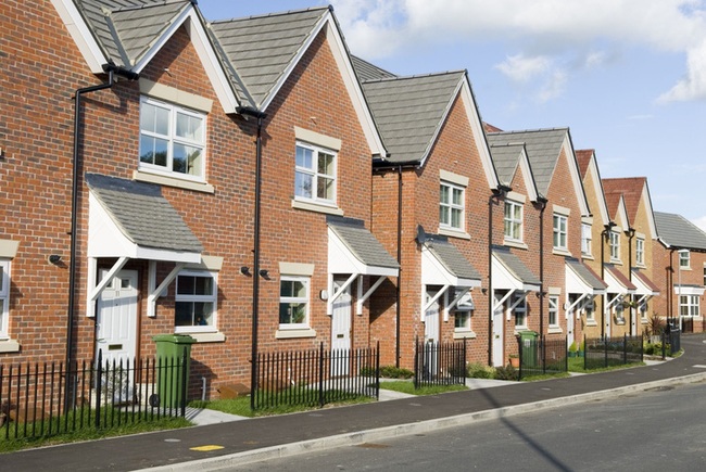 Giá nhà tại Anh giảm với tốc độ nhanh nhất trong 14 năm - Ảnh 1.