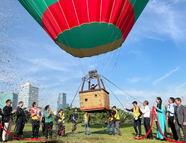 Rộn ràng Ngày hội Khinh khí cầu lần 2 tại Thành phố Hồ Chí Minh - Ảnh 1.
