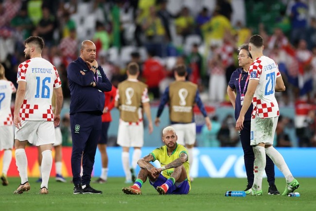 Neymar khóc nức nở khi Brazil thua cay đắng trước Croatia - Ảnh 6.
