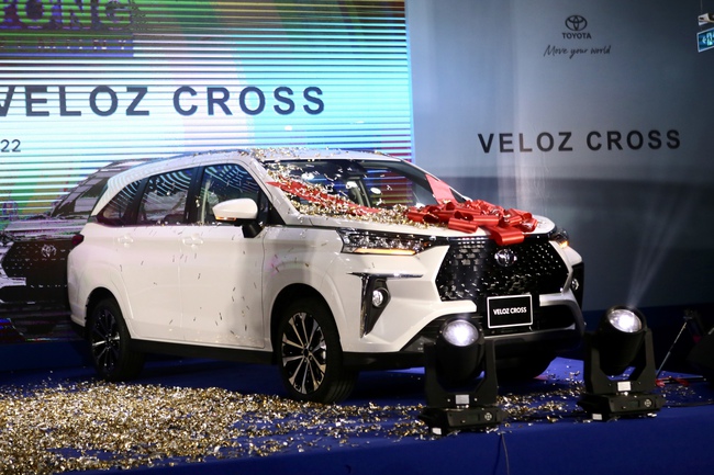 Chuyển sang lắp ráp trong nước, Toyota Veloz Cross bản nhập khẩu được đại lý giảm giá để dọn kho - Ảnh 2.